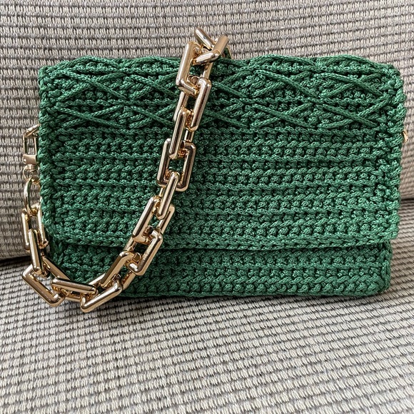 Cute handmade crochet purse. Perfect combination of rich green and gold - Picture 1 of 3